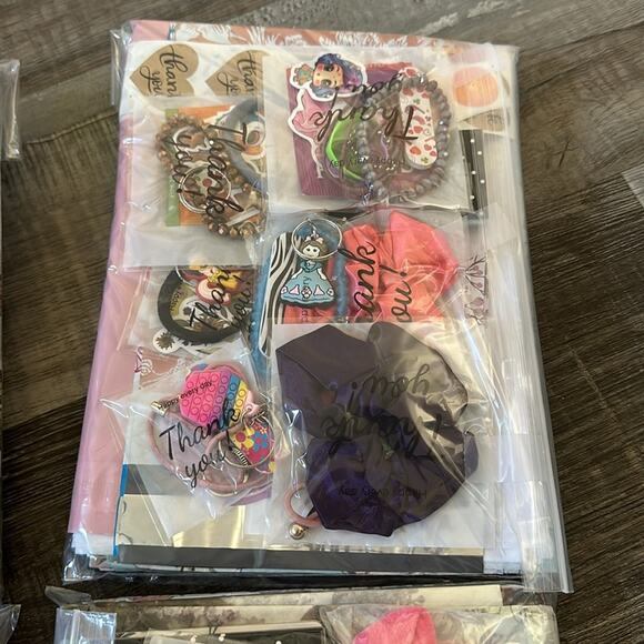 Mystery bag polymailers get 30 poly mailers 5 of 6 different patterns & prints - Picture 6 of 8